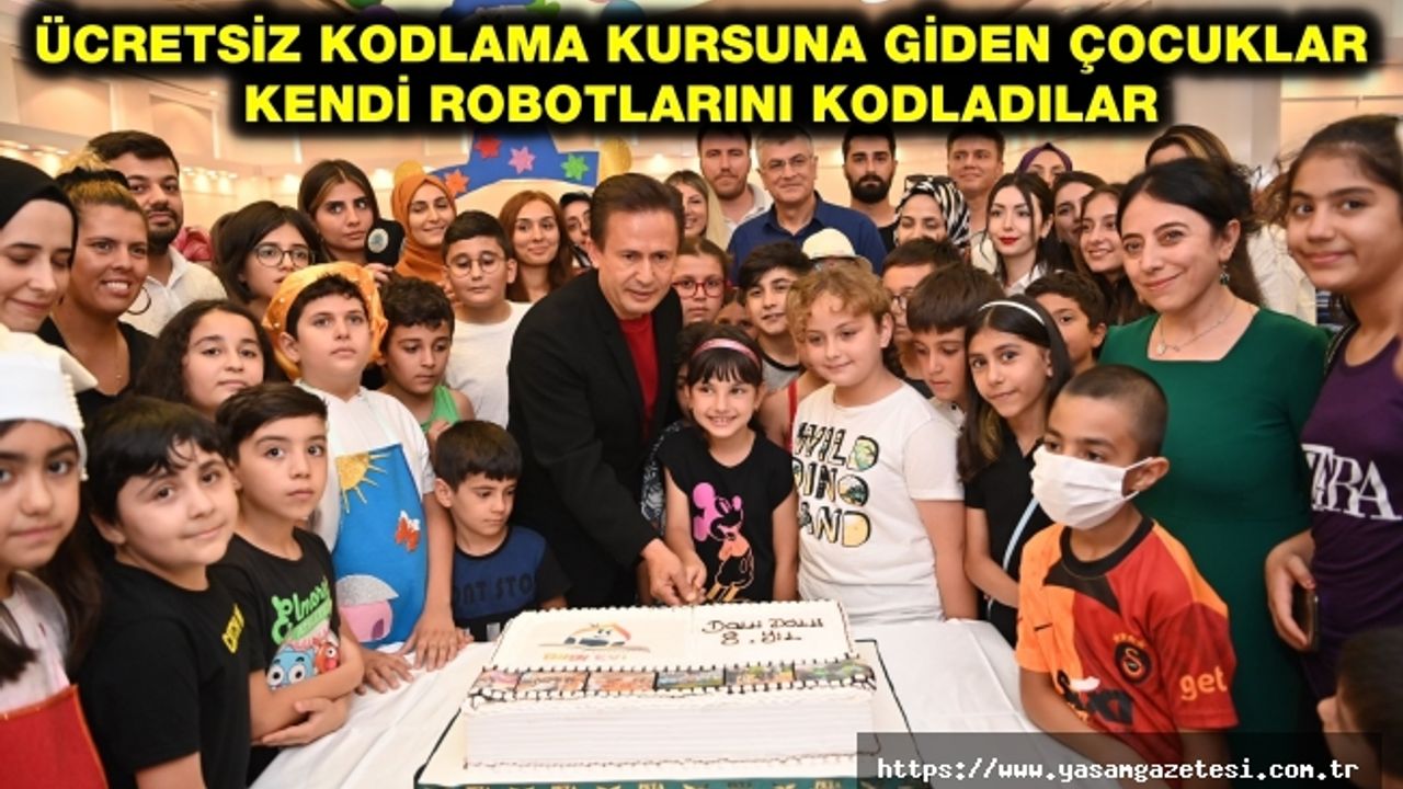 ÜCRETSİZ KODLAMA KURSUNA GİDEN ÇOCUKLAR KENDİ ROBOTLARINI KODLADILAR
