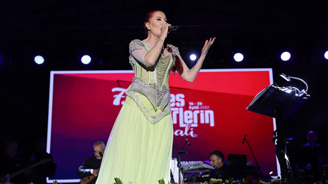 7. Kardeş Kültür Festivali'nde Candan Erçetin sevenleriyle buluştu