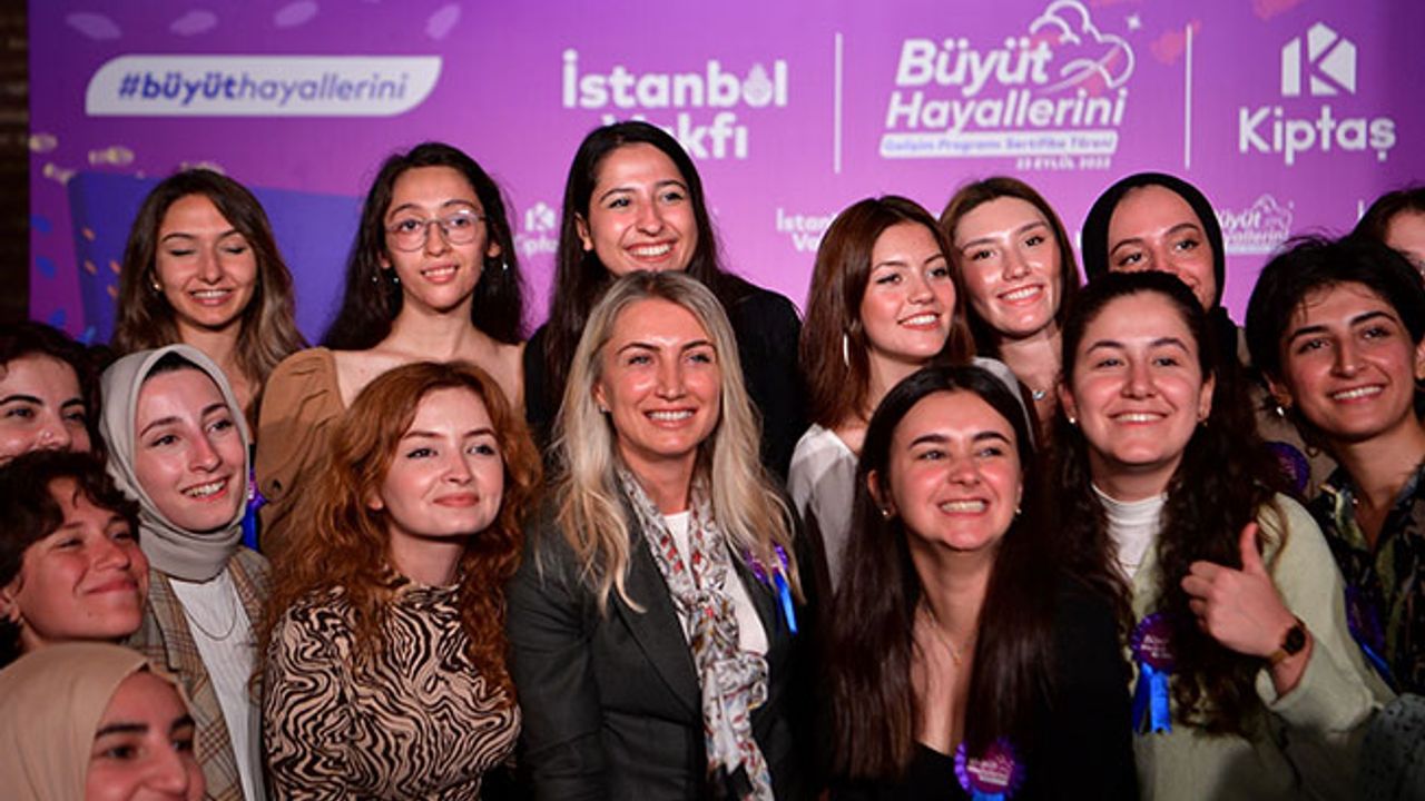 Dilek İmamoğlu'nun hayata geçirdiği projeyle genç kızların kariyerlerine önemli katkı