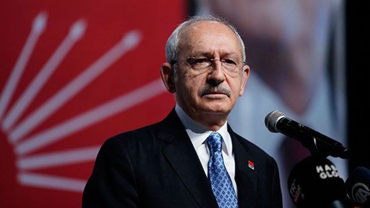 Kılıçdaroğlu'nun İstanbul'a asılan seçim afişlerinde KHK'lılara tazminat vaadi