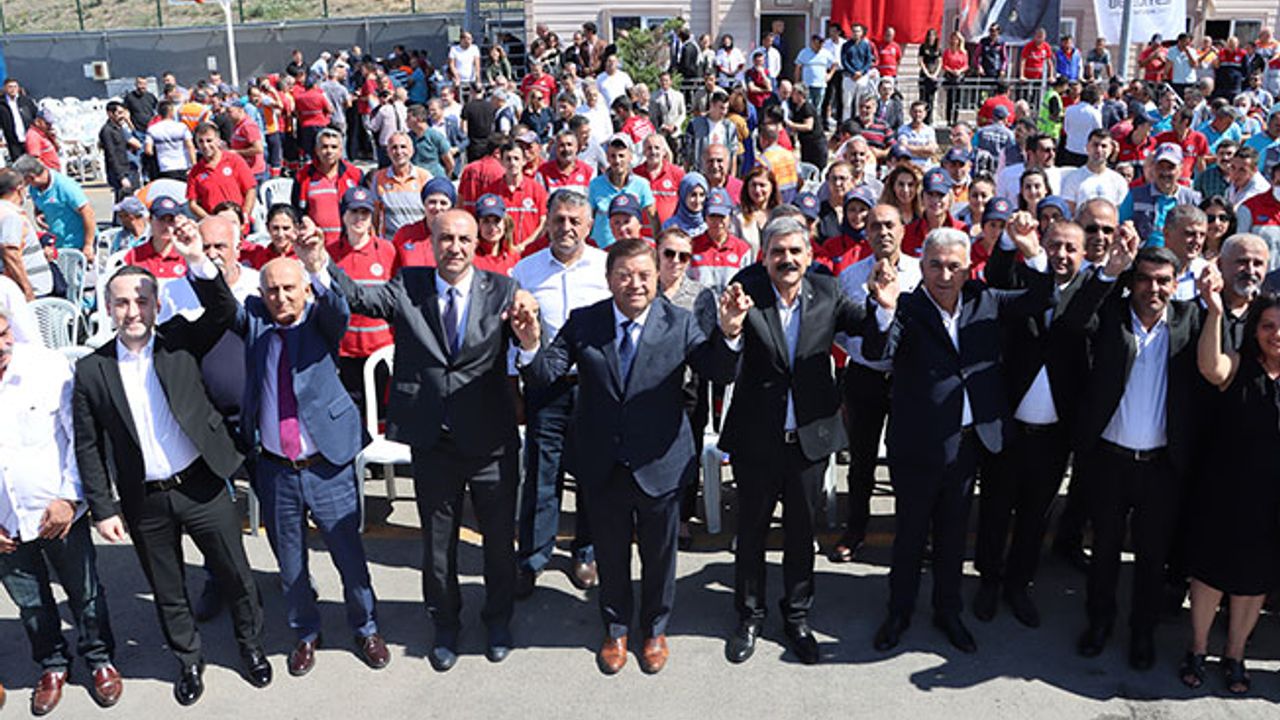Maltepe'de "Toplu İş Sözleşmesi"nde halaylı kutlama