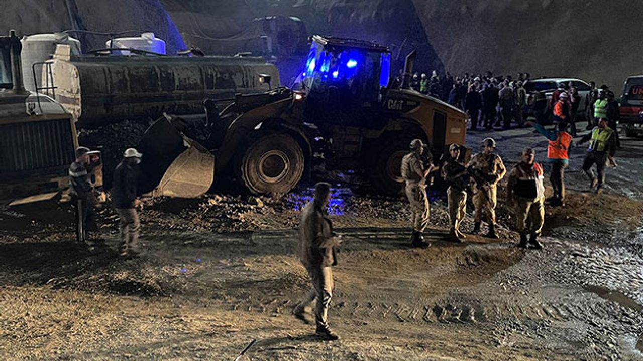 Van'da tünel inşaatında göçük: İşçiler hayatını kaybetti