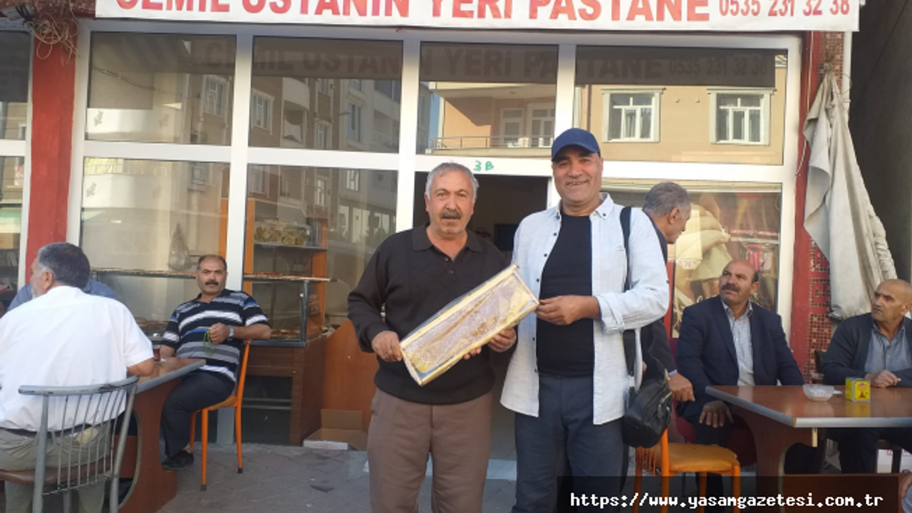 Bal çiçekten; çiçek, Çiçekli Köyü'nden olunca, gerisi organik