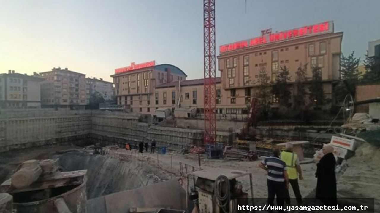 İstanbul Arel Üniversitesi'nin bir bölümü çöktü; Vatandaşlar evlerinden tahliye edildi