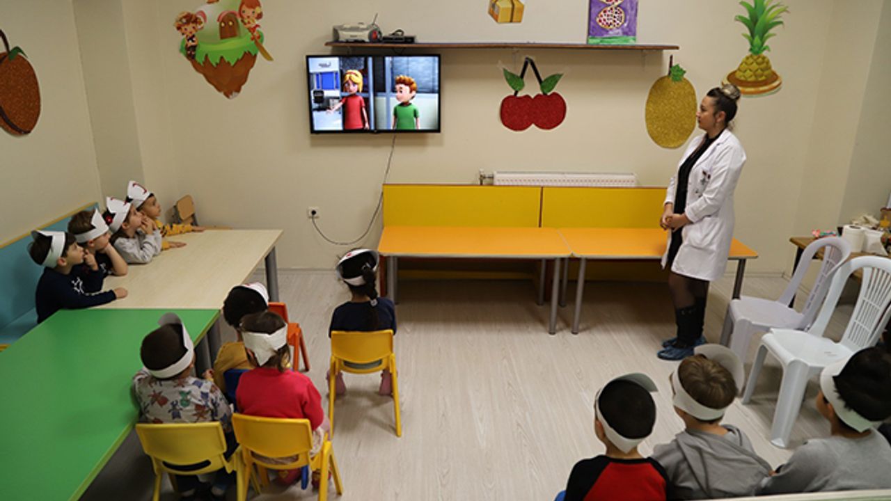 Kartallı kreş öğrencilerinden Kızılay haftası etkinliği
