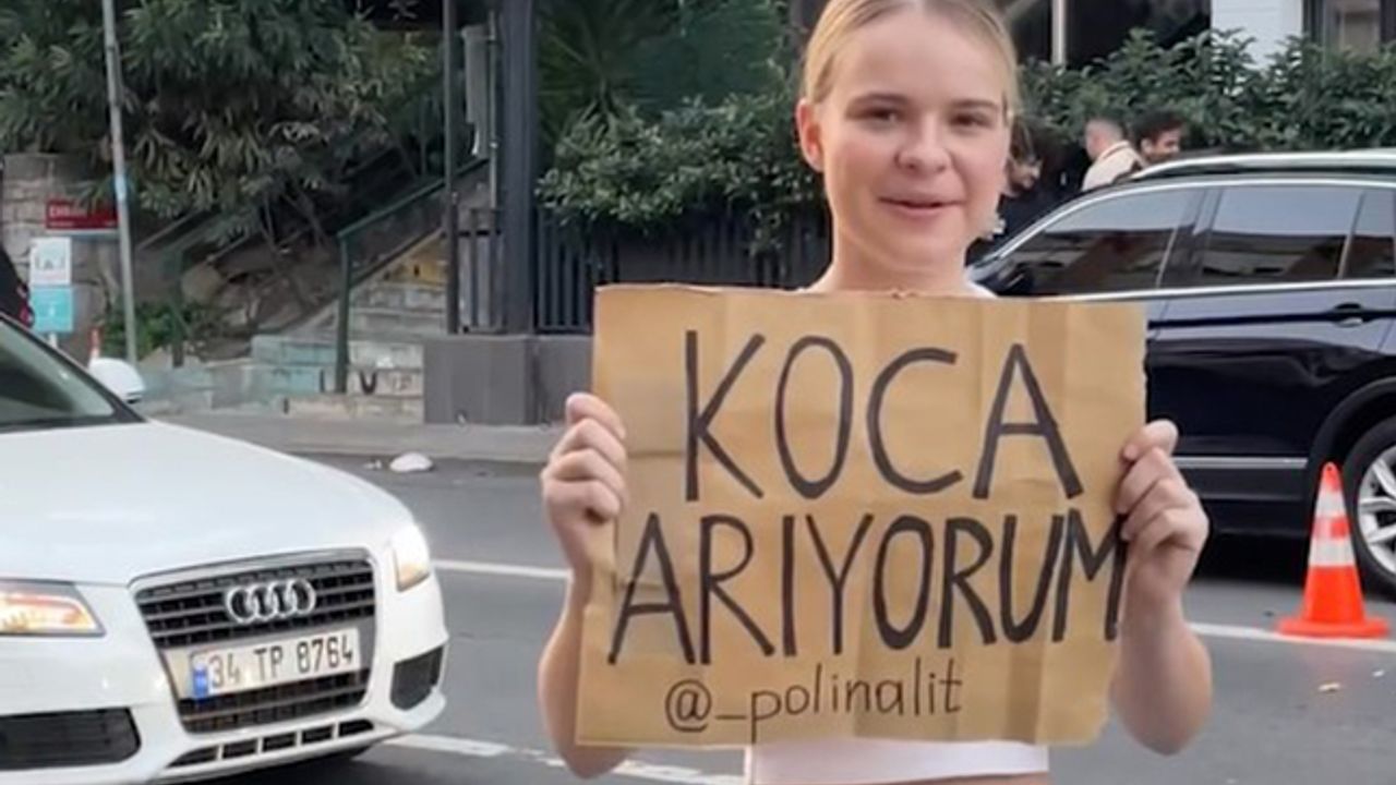 İstanbul'da 19 yaşındaki kız elinde 'Koca arıyorum' yazısıyla dolaştı