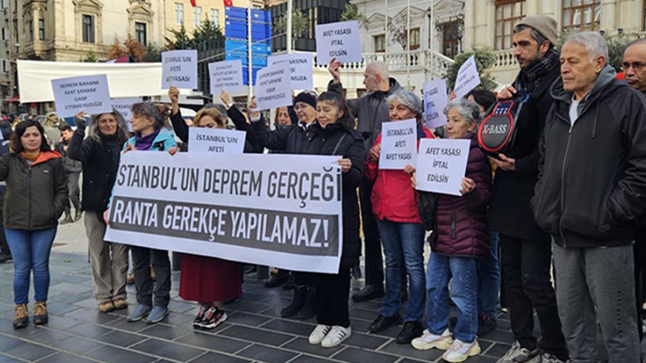 Beyoğlu Belediyesi önünde 'Rezerv Alan Yasası' eylemi