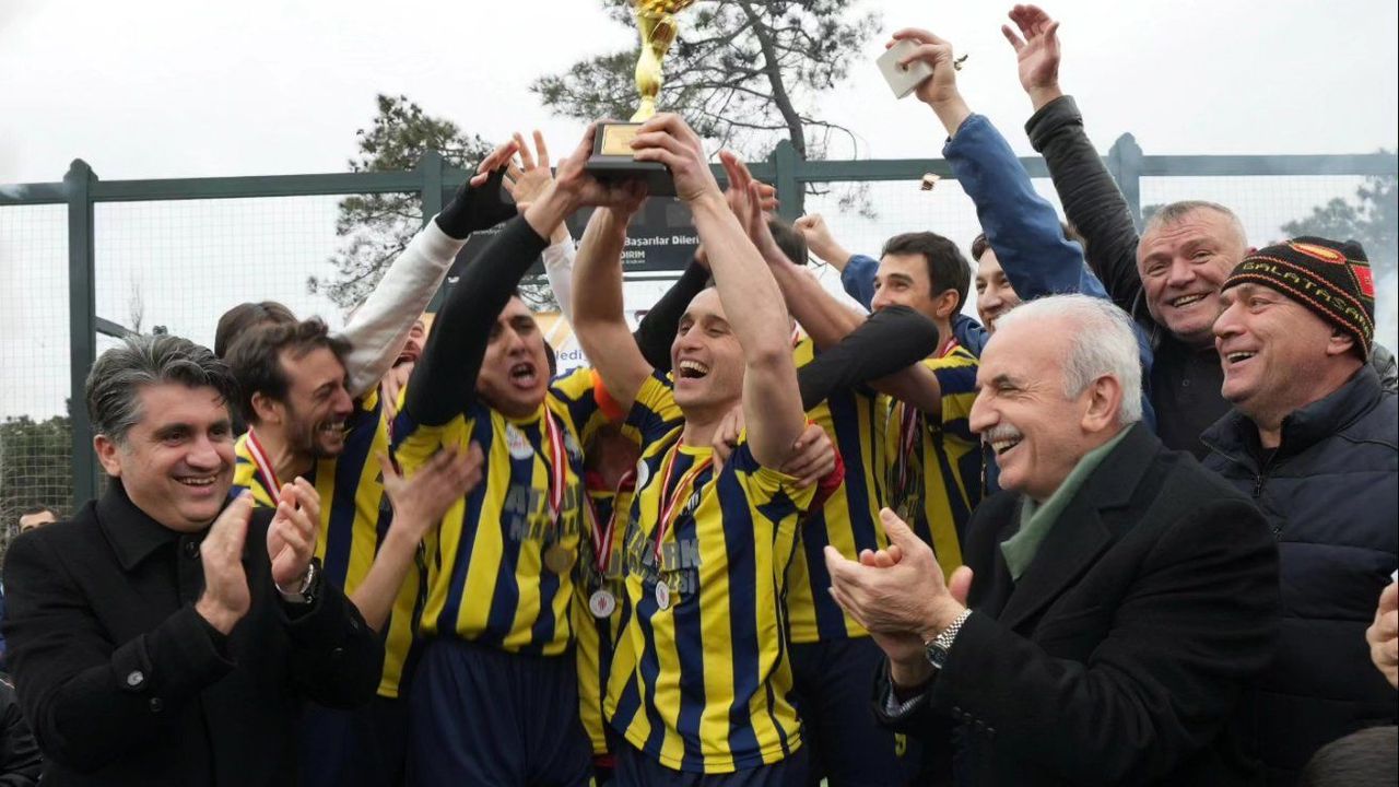 Ümraniye'de Nefes Kesen Mahalle Futbol Turnuvası ve Başkanın ödül takdimi!
