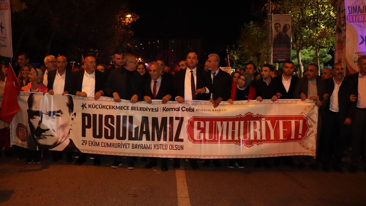 29 Ekim’de Küçükçekmece’de Coşkulu Cumhuriyet Yürüyüşü