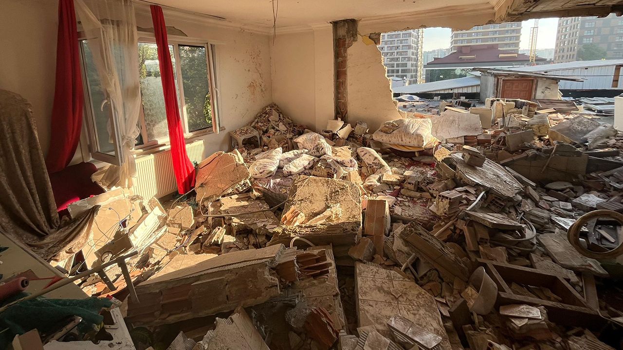 Küçükçekmece Kartaltepe'de Korkutan Patlama!