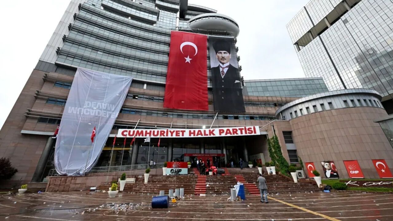 SON DAKİKA | CHP'deki Kürsü Krizinde Flaş Gelişme: Kılıçdaroğlu Meclis'ten Vazgeçti, Adres Genel Merkez!