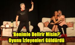 ‘Benimle Delirir Misin?’ Oyunu İzleyenleri Güldürdü