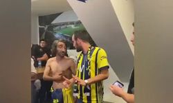 Rambo Okan fotoğraf çektirmek isteyen Fenerbahçe taraftarlarından ücret talep ediyor