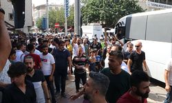 Şanlıurfa'da kaçak cep telefonu satan esnafla polis arasında gerginlik