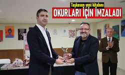Taşkesen, Aşil Topuğu kitabını okurları için imzaladı