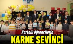 Kartal’da öğrenciler karnelerini belediye başkanının elinden aldı