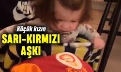Küçük kız Fenerbahçe formasını atıp Galatasaray formasına koştu