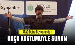 AFAD Daire Başkanı Osmanlı Okçusu kostümüyle sunum yapmış
