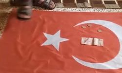 Arap Tiktokçu Türk bayrağına ve Türk Lirası üzerine bastı