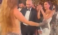 Düğünde gelini bırakıp dansözle oynayan damat sosyal medyada