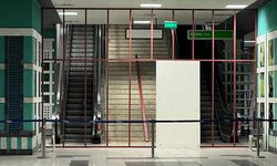 Bağcılar metrosunun yürüyen merdivenine duvar engeli
