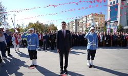 Kartal'da Atatürk Anıtı’na çelenk