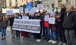 Beyoğlu Belediyesi önünde 'Rezerv Alan Yasası' eylemi