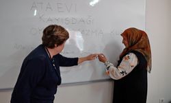 Ataşehir Belediyesi’nin Okuma-Yazma Kursları Kadınları Güçlendiriyor