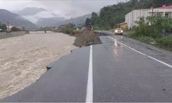 Arhavi’de yol çöktü