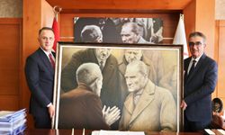 Çalık Atatürk'ün o fotoğrafını hediye etti