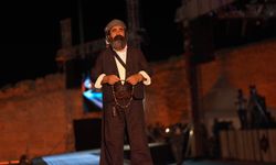 Geleneksel kıyafetler kültürleri bir araya getirdi