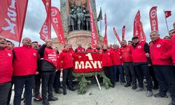 DİSK’ten Taksim’e Çelenk: “Taksim, 1 Mayıs’ın simgesidir”