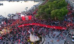 Silivri 19 Mayıs coşkusunu yürüyüşle kutladı