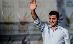 Selahattin Demirtaş’tan Cezaevinden Mesaj: “Seçilmiş Belediye Başkanları Tahliye Edilmeli”