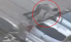 Zeytinburnu'nda bir kişi sokakları gezip araçların lastiğini patlattı
