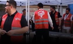 Eskişehir'de CHP'li gençler diploma dağıttı