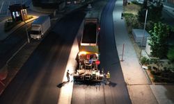 Küçükçekmece’de asfalt çalışması gece gündüz sürüyor