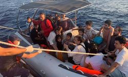 Marmaris Açıklarında 20’si Çocuk 35 Düzensiz Göçmen Kurtarıldı, 6 Organizatör Gözaltında