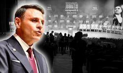 Son dakika; Yeniden seçilen CHP İstanbul İl Başkanı Özgür Çelik mazbatasını aldı