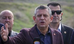 Özgür Özel'den Lütfü Savaş'a: Mikroba niye mikropluk yapıyorsun diye sorulmaz