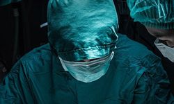 Doktorlara Yeni Sosyal Medya Kısıtlamaları: Öncesi-Sonrası Paylaşımı Yasaklandı