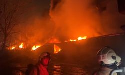 Esenyurt'ta korkutan fabrika yangını; Yangın patlamalara sebep oldu
