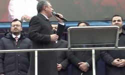 Özgür Özel Denizli’de: Millet yağmurda ıslanırken ben sahnede olmam