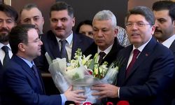 Adalet Bakanlığı Devir-Teslim Töreninde 'Koltuk Krizi'