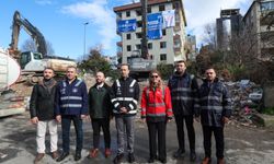 6 Şubat’ın Yıl Dönümünde Deprem Önlemi: Bakırköy’de 46 Yıllık Riskli Bina Yıkıldı
