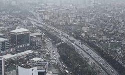 İstanbul'a Kar Sürprizi: Beyaz Örtü Başladı, Sıcaklıklar Hızla Düşüyor
