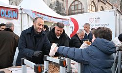 Gaziosmanpaşa’da Kadir Gecesi Bereketi: 10 Bin Kişi Aynı Sofrada Buluştu!