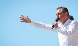 Rize’de Demokrasi ve Çay Coşkusu: Özgür Özel’den "Karıncanın Arkadaşı Var" Çıkışı