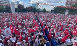 Ankara’da Dev "Bayrak Mitingi": Dervişoğlu Sert Çıktı, Mansur Yavaş Tandoğan’da Saf Tutti!