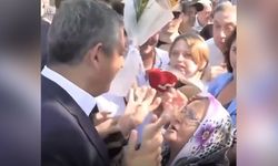 İzmir’de Özgür Özel’e Duygusal Destek: "Üzüntüden 4 Kilo Verdim" Diyen Seçmene "Üzülme" Tesellisi!